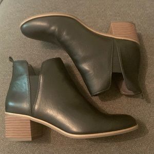 Womens Boots size 9.5